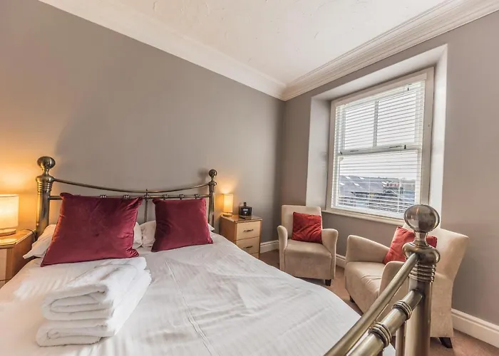 Holly-Wood Guest House